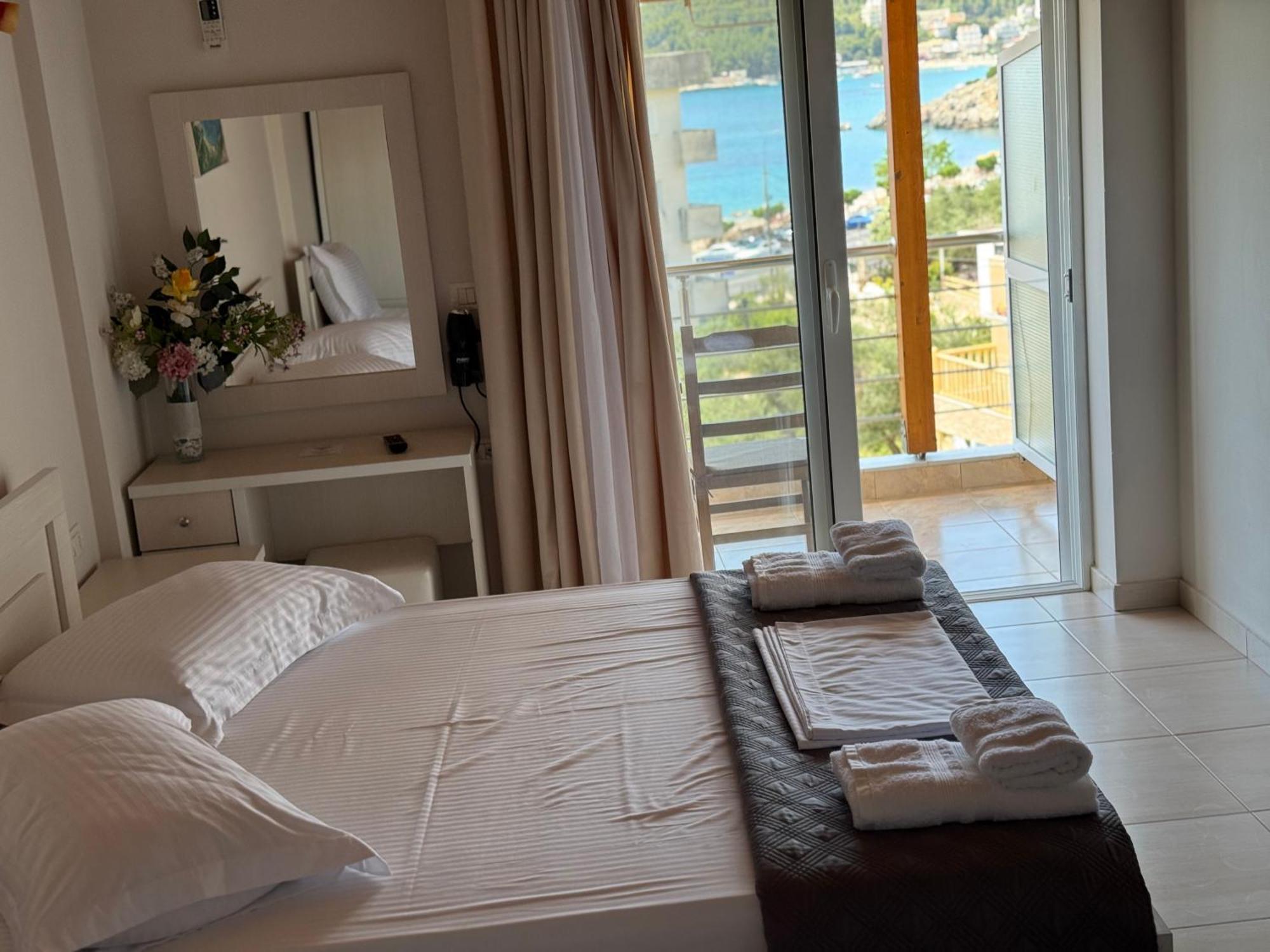 George Hotel Rooms&Suites Himarë Exteriér fotografie